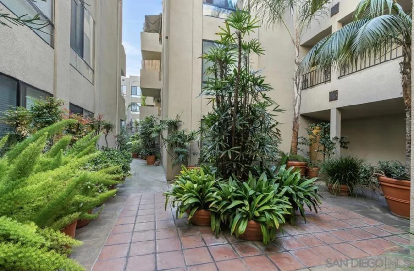 1235 Parker #3K photo 15