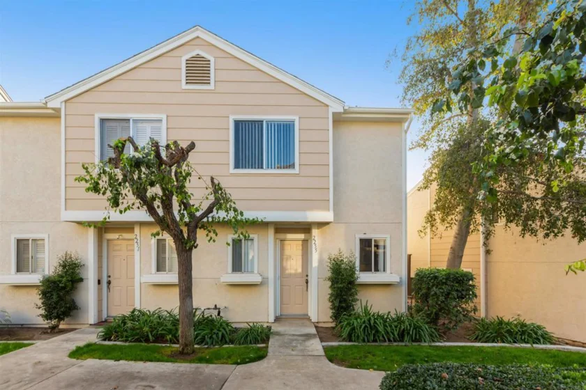 2255 Kings View Circle photo 1