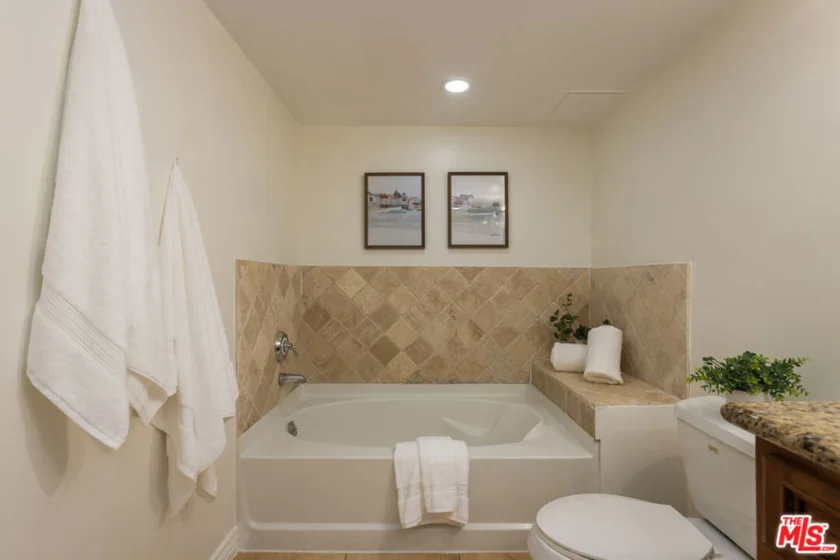 4733 Elmwood Avenue #102 photo 25