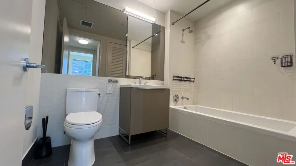 889 Francisco Street #807 photo 4
