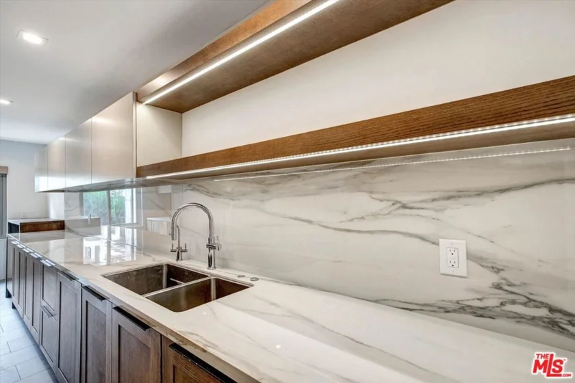 439 N Doheny Drive #204 photo 15