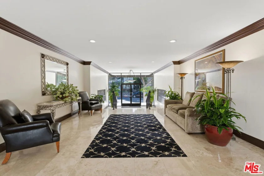 1015 N Kings Road #110 photo 32