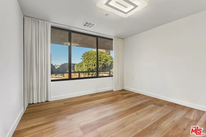 121 S Hope Street #334 photo 8