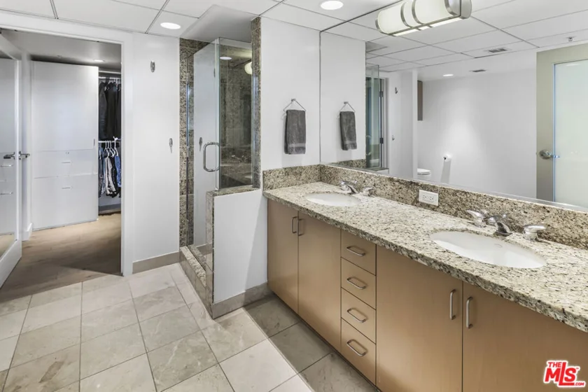 13700 Marina Pointe Drive #1620 photo 26