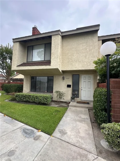 835 W Orangewood photo 2
