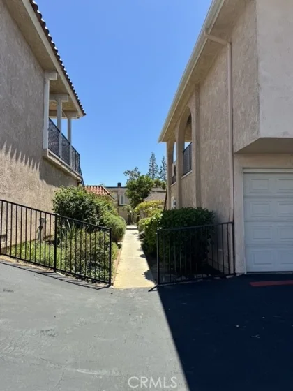 831 Las Lomas Drive photo 5