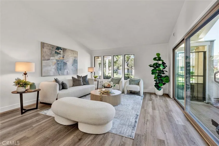 8605 Solano #1005-B photo 4
