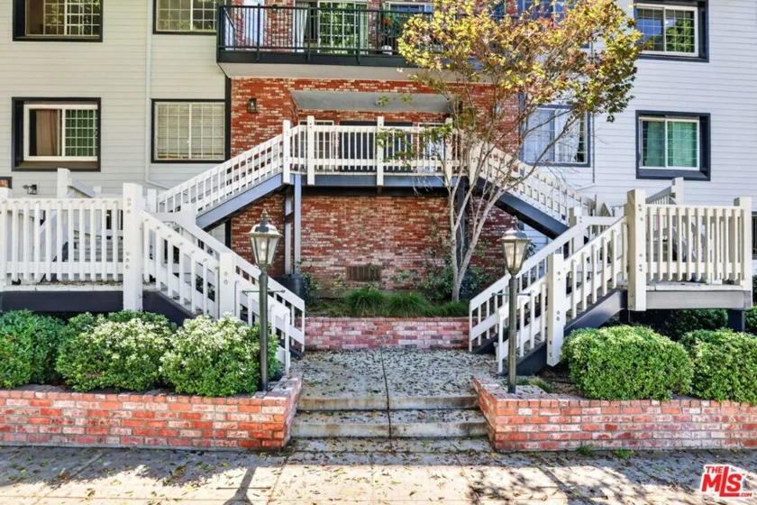 2677 Centinela Avenue #401 photo 3