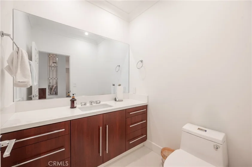 11560 Moorpark Street #204 photo 6