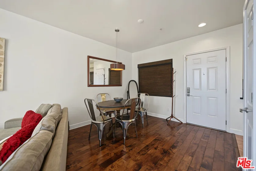 6038 Carlton Way #305 photo 5