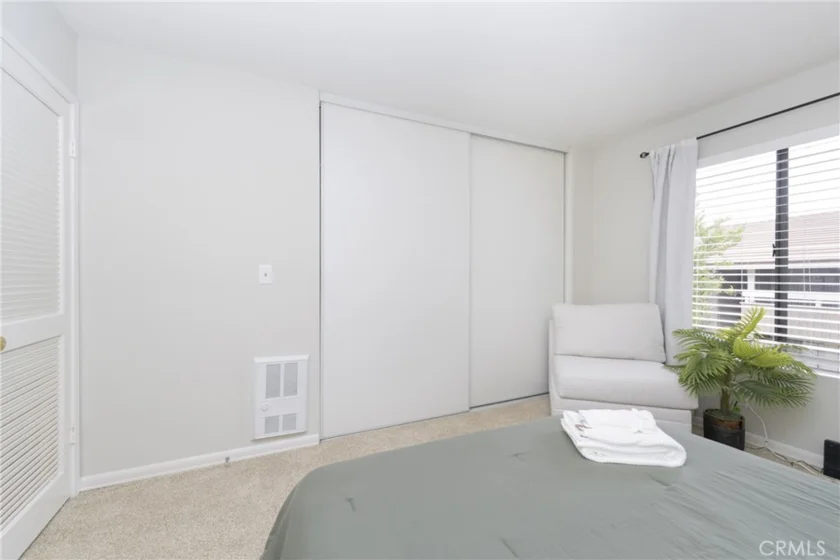 306 Streamwood photo 8