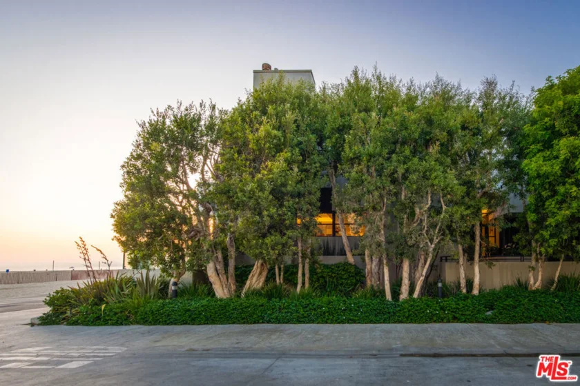 117 Ocean Front Walk photo 5