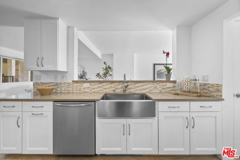 2677 Centinela Avenue #203 photo 8