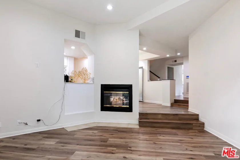 18730 Hatteras Street #25 photo 3