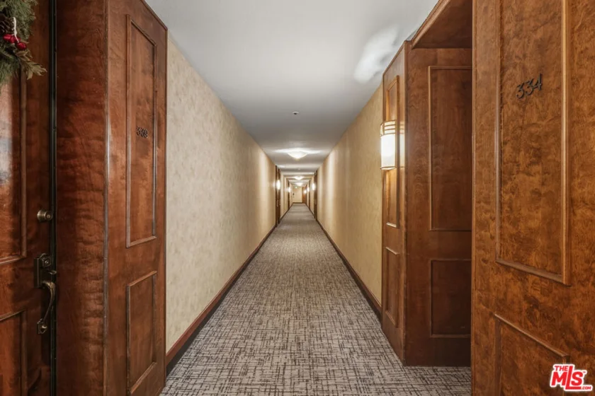 121 S Hope Street #334 photo 26