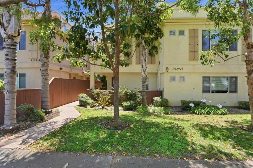 1137 Felspar Street photo 2