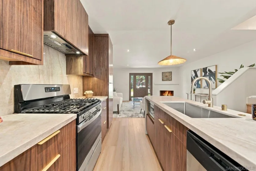 435 Woodlawn Avenue #D photo 6