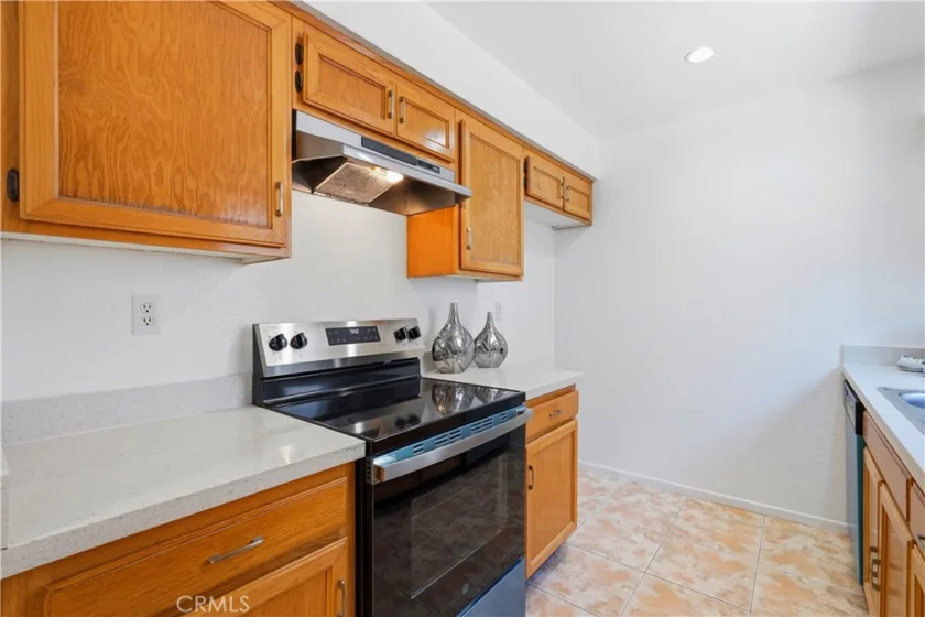 7651 Reseda photo 17