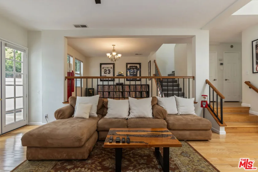 20950 Oxnard Street #10 photo 3