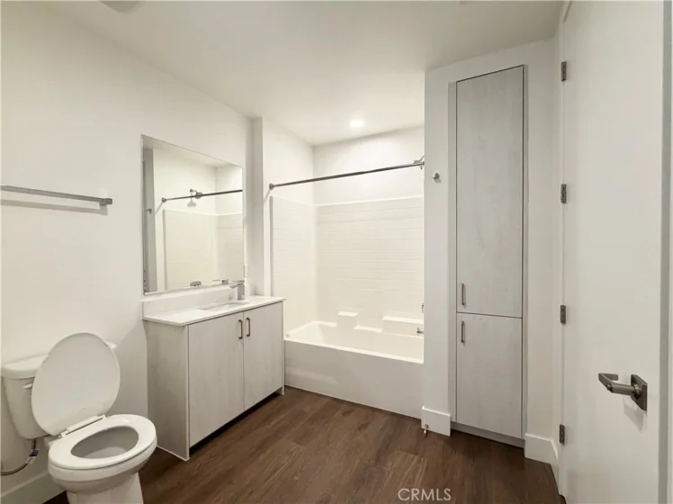 709 E Walnut Street #222 photo 6