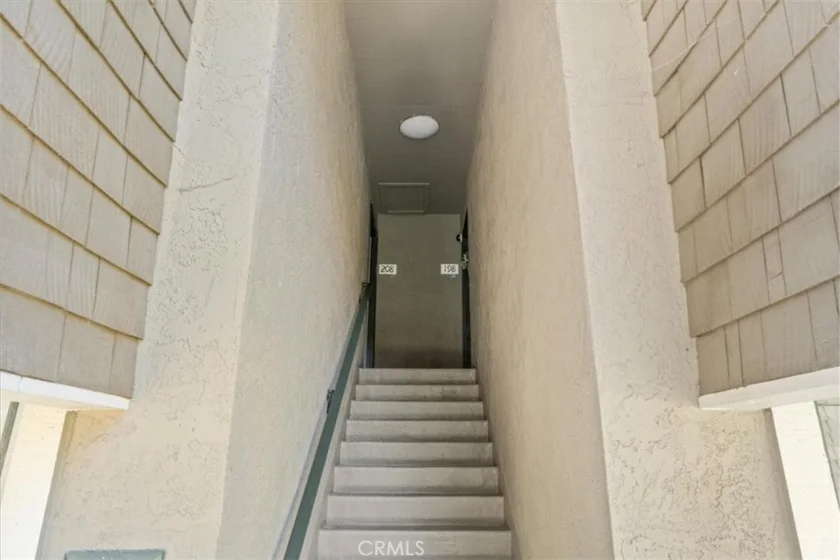 208 Springview photo 37