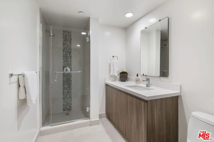 10269 Santa Monica Boulevard photo 16