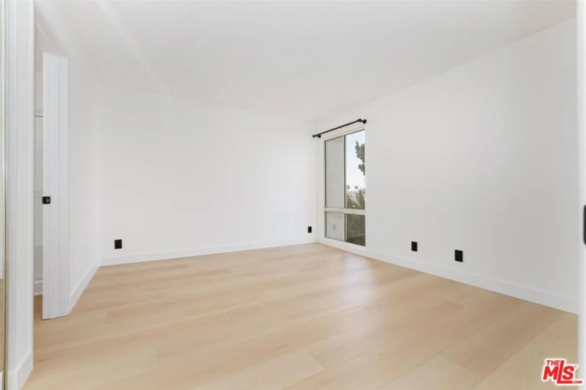 20134 Leadwell Street #334 photo 10