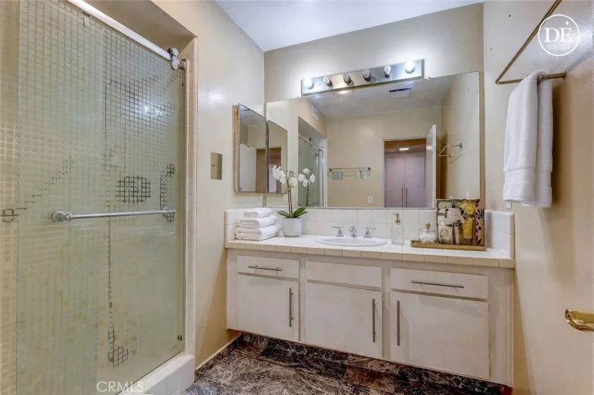 5454 Zelzah Avenue #215 photo 16