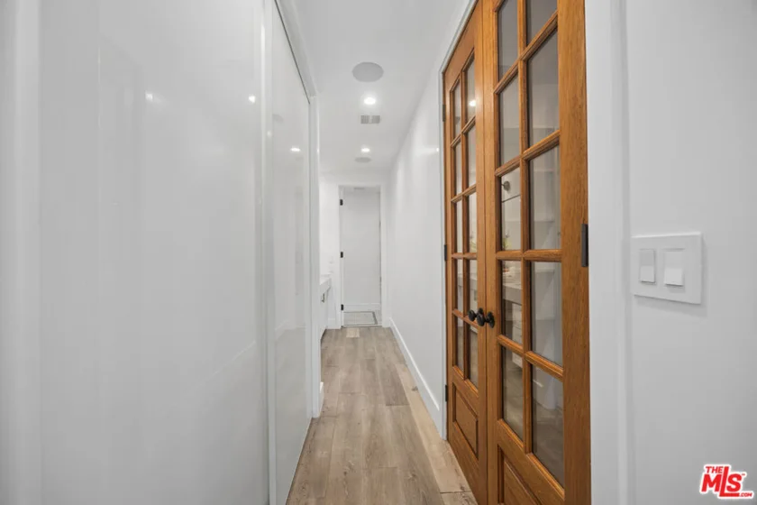 1828 Holmby Avenue #103 photo 24