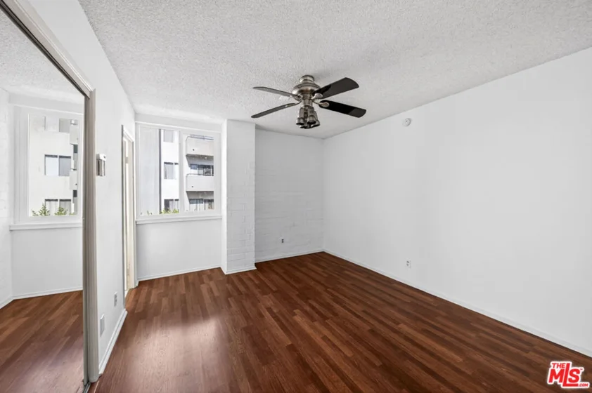 540 Kelton Avenue #402 photo 15