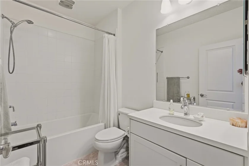 240 Mayfair photo 9