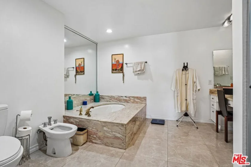 325 N Oakhurst Drive #PH2 photo 29