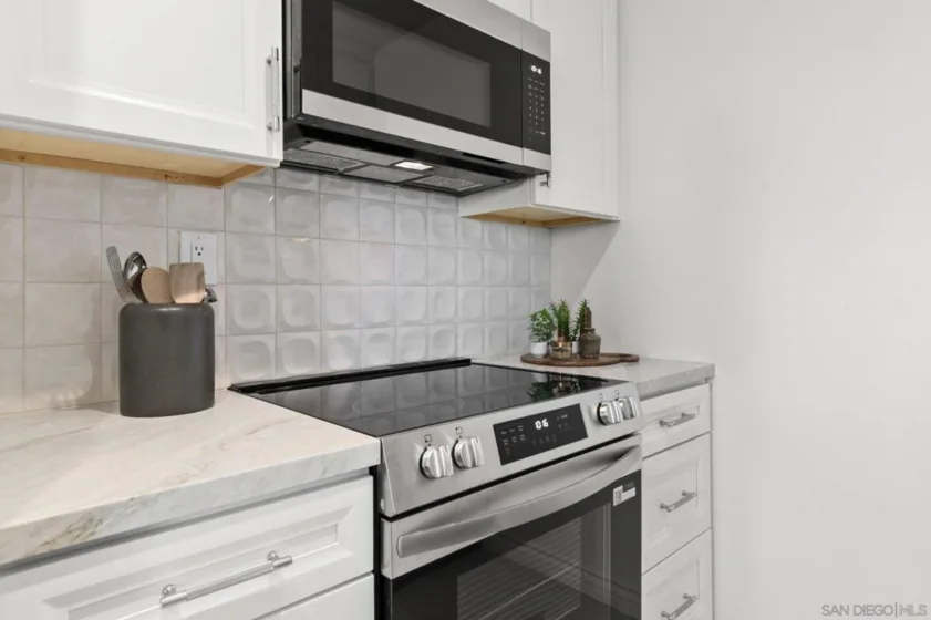 1907 Robinson Avenue #304 photo 4