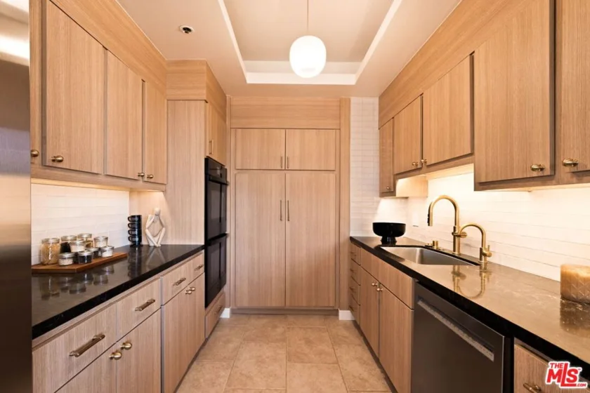 10560 Wilshire Boulevard #404 photo 15