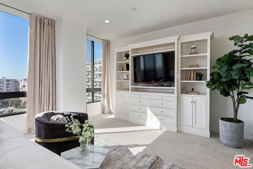10350 Wilshire Boulevard #1102 photo 16