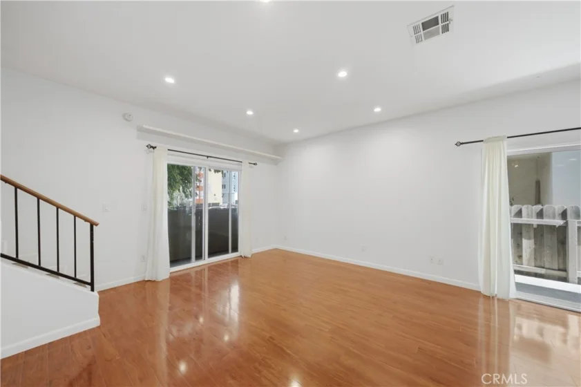 1554 N Hobart #2 photo 28