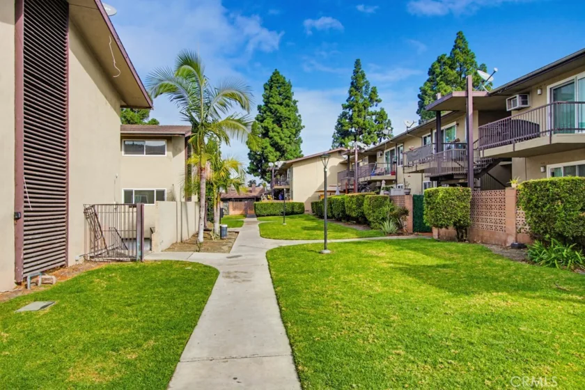 1860 W Glenoaks #L photo 31