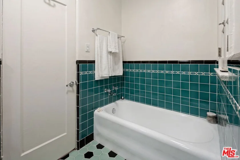 1345 N Hayworth Avenue #2 photo 15