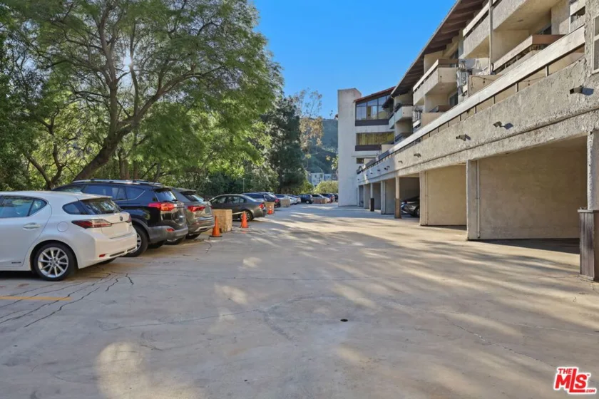 2700 Cahuenga Boulevard #2216 photo 36
