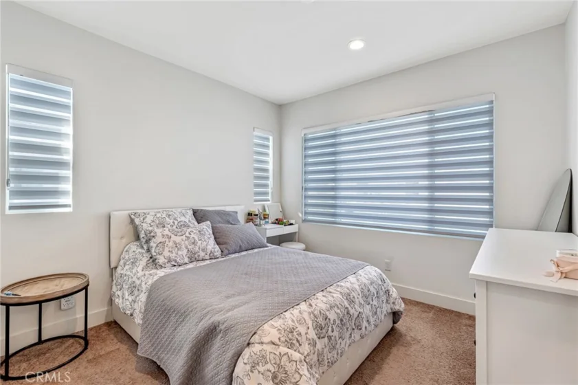149 E Knox photo 12