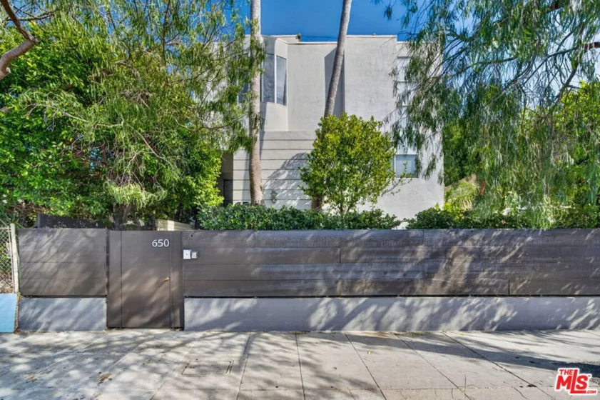 650 Rose Avenue #2 photo 21