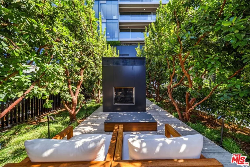 8899 Beverly Boulevard #4A photo 44