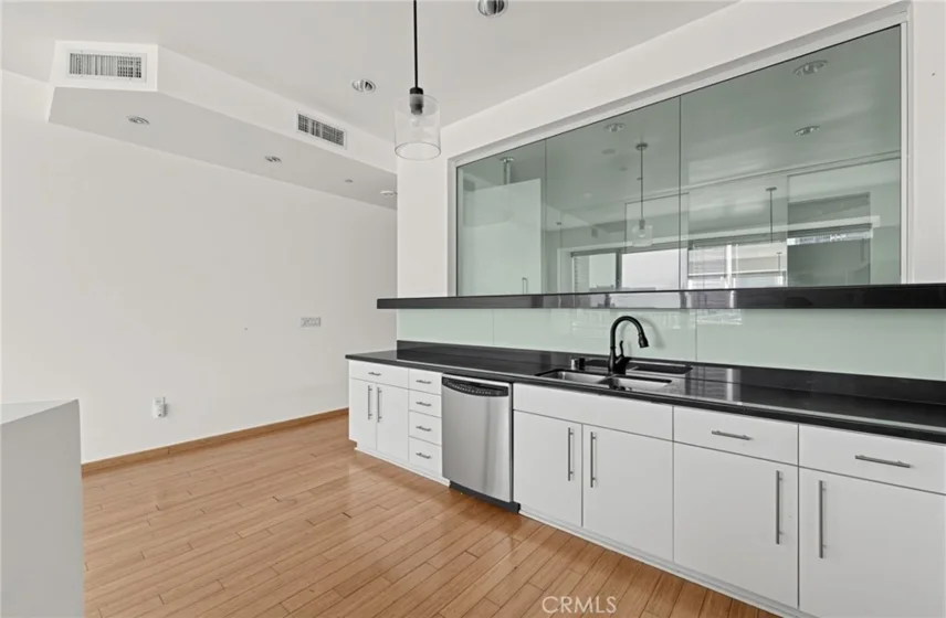 1100 Wilshire Boulevard #2207 photo 13
