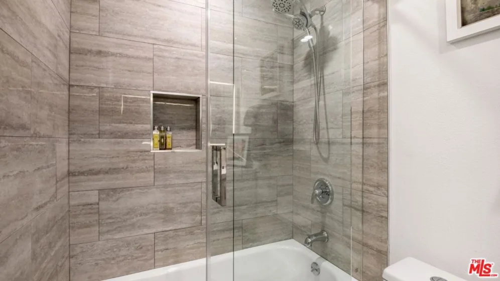 424 N Palm Drive #101 photo 24