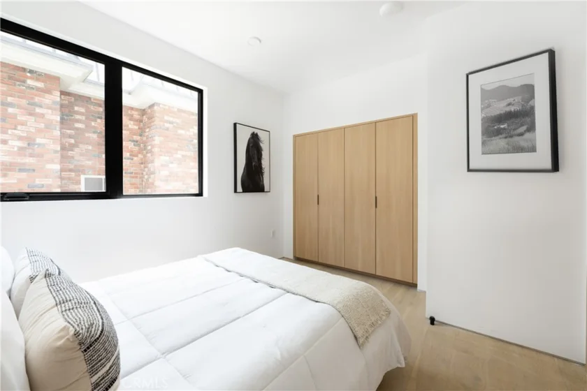 1361 Kelton Avenue #403 photo 6
