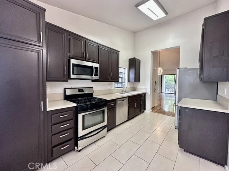 2542 W Macarthur photo 4