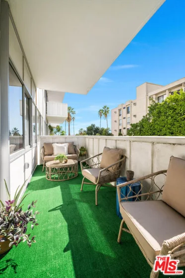 7135 Hollywood Boulevard #305 photo 18