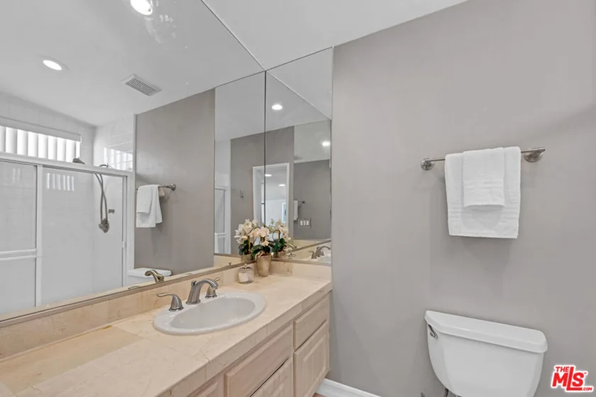 723 Westmount Drive #305 photo 27