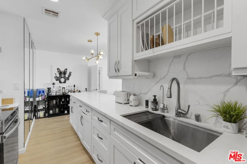 10747 Wilshire Boulevard #902 photo 3