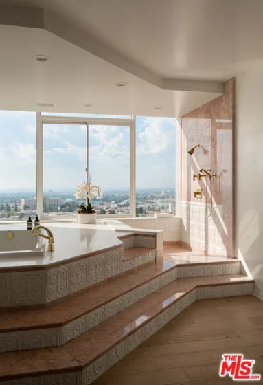 10724 Wilshire Boulevard #1501 photo 21
